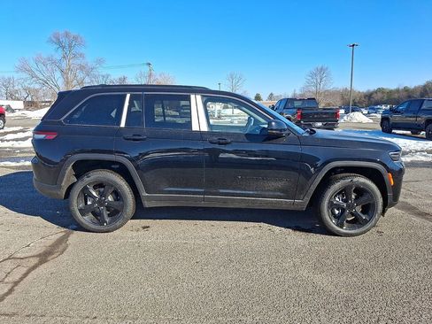 New 2026 Jeep Grand Cherokee Limited w/ Limited Altitude Package AWD/4WD image 9