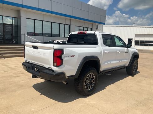 Used 2024 Chevrolet Colorado ZR2 w/ Technology Package image 35
