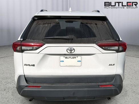 Used 2020 Toyota RAV4 XLE image 9