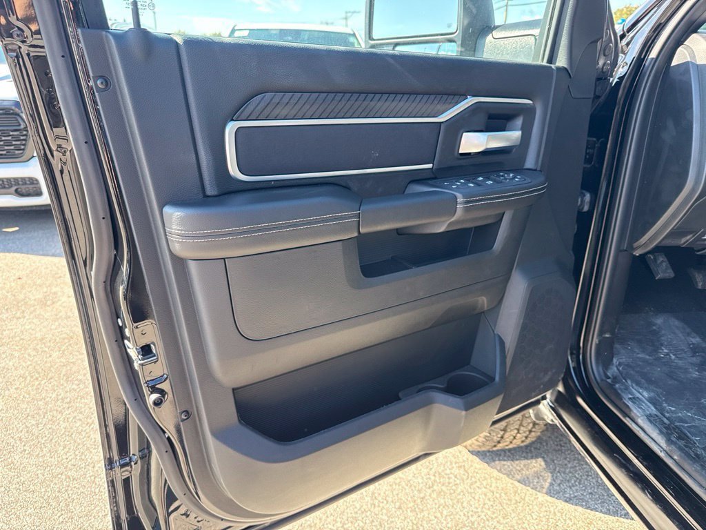 New 2026 RAM 2500 Big Horn AWD/4WD image 17