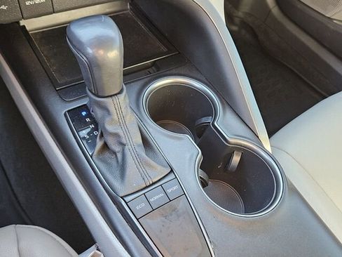 Used 2022 Toyota Camry SE image 23