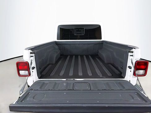 Used 2023 Jeep Gladiator Overland image 13