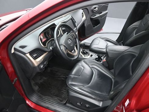 Used 2017 Jeep Cherokee Limited image 9