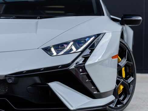 Used 2023 Lamborghini Huracan Tecnica image 17