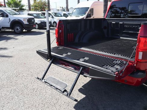 Used 2018 Ford F150 Platinum w/ Equipment Group 701A Luxury image 9