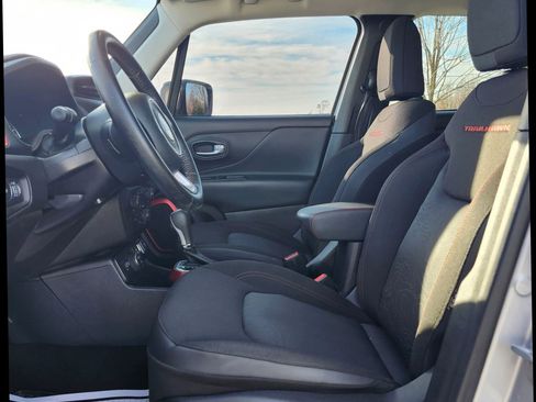 Used 2018 Jeep Renegade Trailhawk w/ Cold Weather Group II image 11
