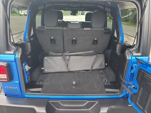 Used 2024 Jeep Wrangler Unlimited AWD/4WD image 12