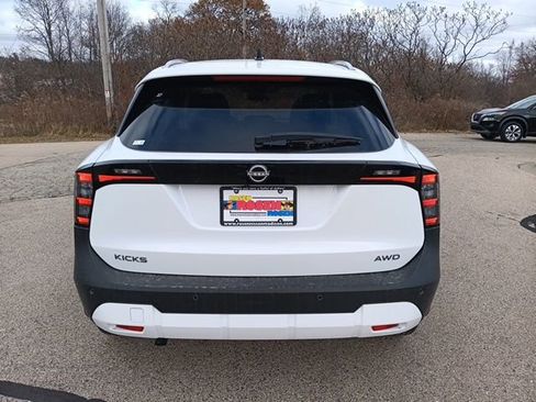 New 2026 Nissan Kicks SV w/ SV Premium Package image 4