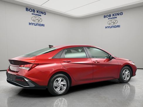 New 2026 Hyundai Elantra SE FWD image 4