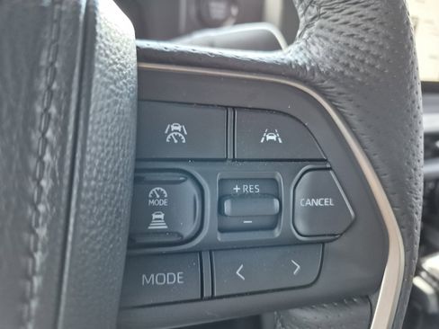Used 2025 Toyota Tacoma SR5 AWD/4WD image 27