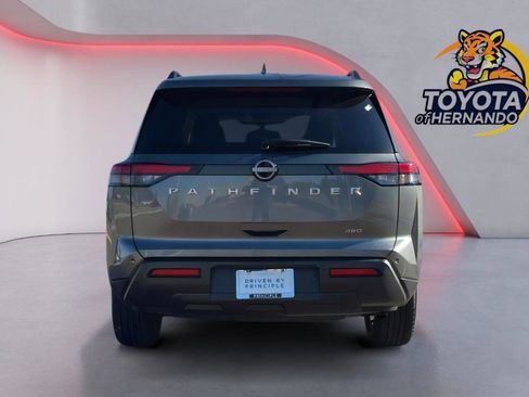 Used 2025 Nissan Pathfinder SV image 6