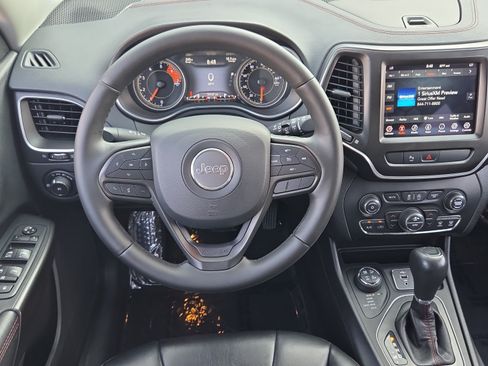 Used 2020 Jeep Cherokee Trailhawk w/ Cold Weather Group AWD/4WD image 11