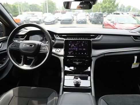 New 2025 Jeep Grand Cherokee L Altitude image 11