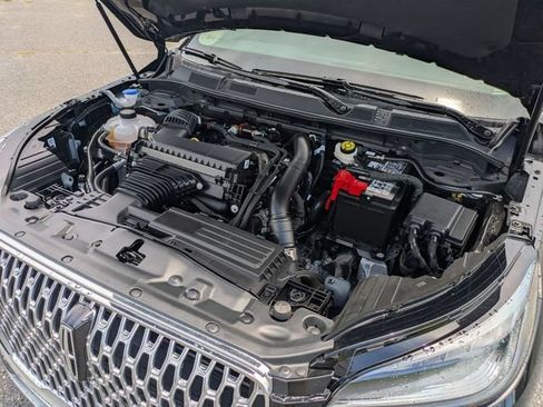 Used 2025 Lincoln Corsair FWD image 40