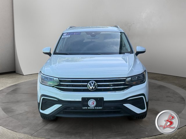 Used 2024 Volkswagen Tiguan SE AWD/4WD image 2