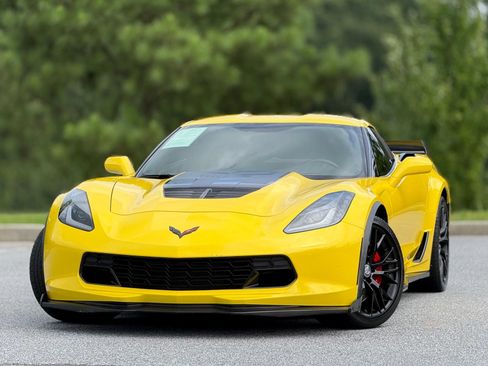 Used 2018 Chevrolet Corvette Z06 RWD image 2