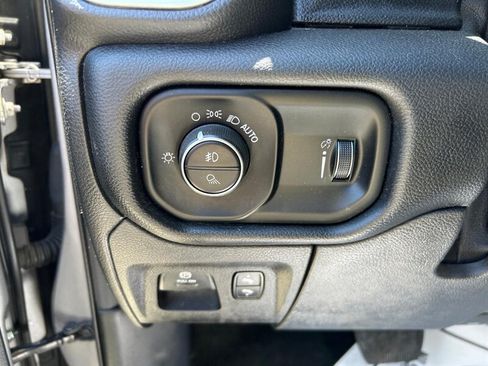 Used 2020 RAM 1500 Big Horn AWD/4WD image 16