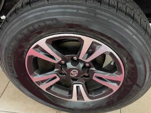 Used 2018 Toyota Tacoma TRD Sport image 28