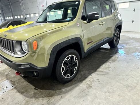 Used 2015 Jeep Renegade Trailhawk w/ Premium Leather Group AWD/4WD image 4