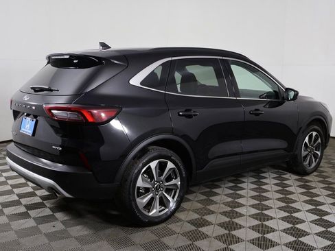 Used 2025 Ford Escape Platinum image 8