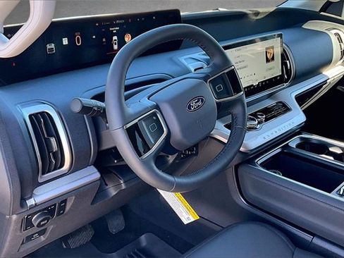 New 2026 Ford Expedition Active image 6