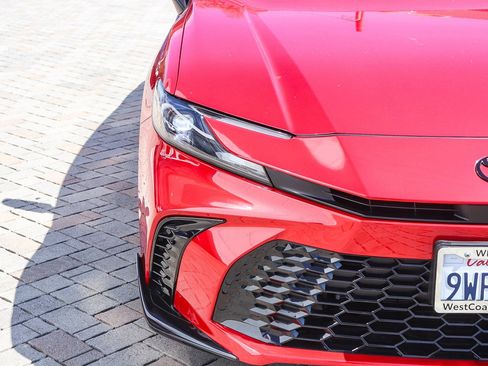 Used 2026 Toyota Camry Hybrid w/ Multimedia Upgrade Package image 7