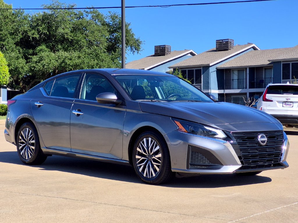 Used 2023 Nissan Altima 2.5 SV FWD image 3