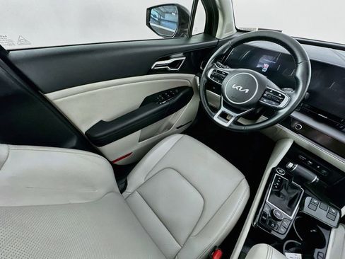 Used 2025 Kia Sportage EX w/ Premium Package FWD image 9