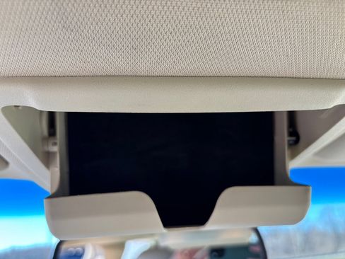 Used 2018 Ford Taurus Limited image 32