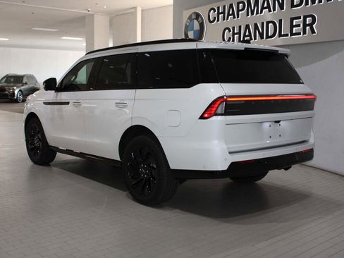 Used 2025 Lincoln Navigator Reserve w/ Jet Appearance Package image 5