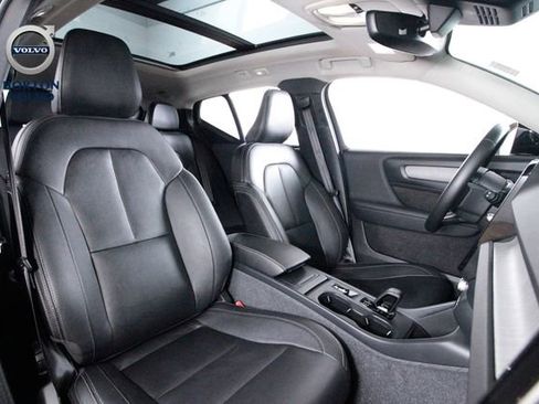 Certified 2025 Volvo XC40 B5 Core image 21