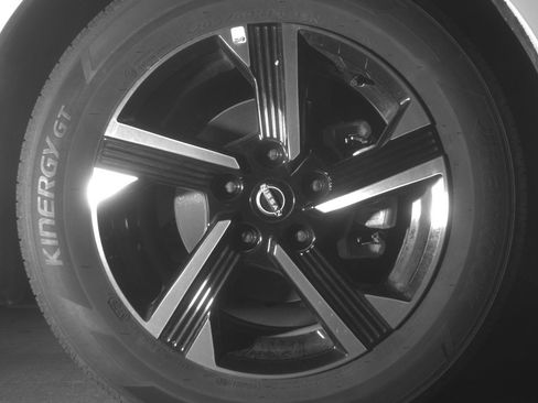 Used 2025 Nissan Sentra SV FWD image 13