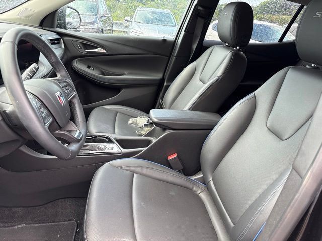Used 2025 Buick Encore GX Sport Touring AWD/4WD image 9