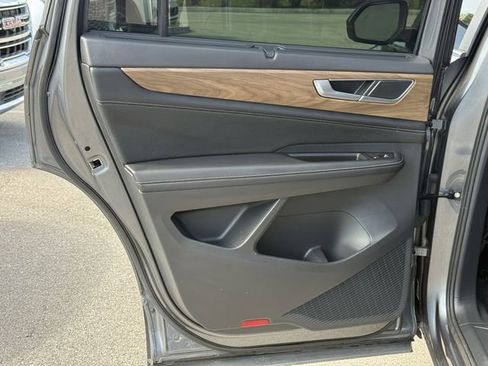 Used 2024 Volkswagen Atlas SE image 33