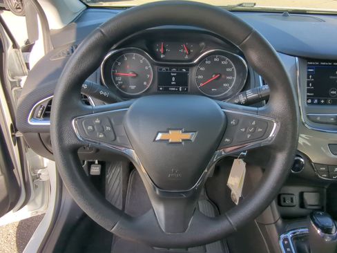 Used 2019 Chevrolet Cruze LT image 25