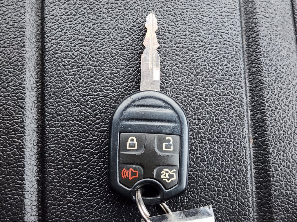 Used 2014 Ford Mustang Convertible RWD image 29