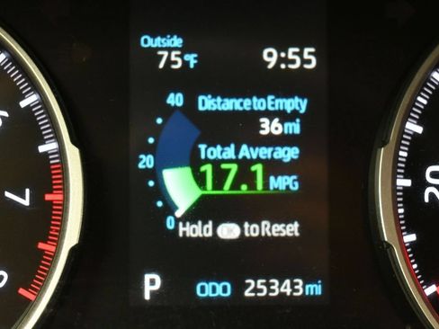 Used 2021 Toyota RAV4 XLE AWD/4WD image 16