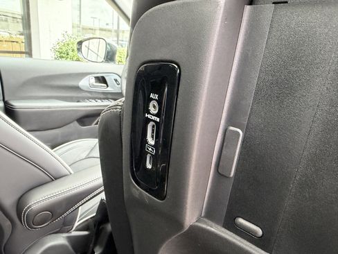 New 2026 Chrysler Pacifica Limited image 29