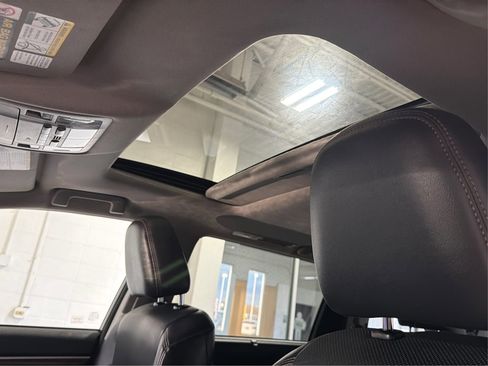 Used 2015 Toyota Highlander Limited AWD/4WD image 26