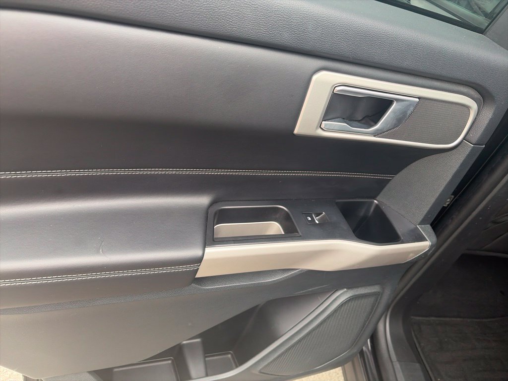 Used 2023 Ford Explorer XLT AWD/4WD image 12