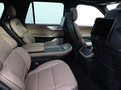 New 2026 Lincoln Navigator Black Label AWD/4WD image 18