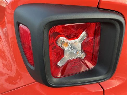 Used 2017 Jeep Renegade Latitude image 23