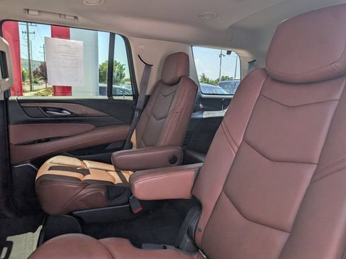Used 2015 Cadillac Escalade Luxury AWD/4WD image 9