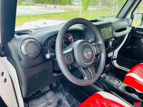 Used 2018 Jeep Wrangler Unlimited Sport AWD/4WD image 11