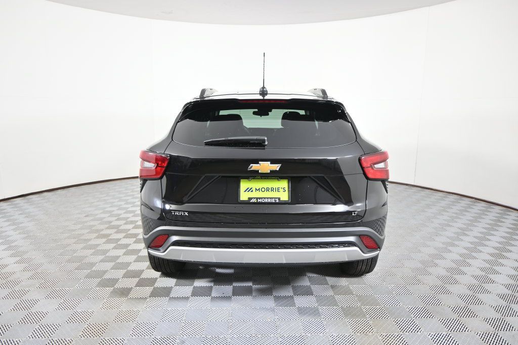 Used 2025 Chevrolet Trax LT FWD image 5