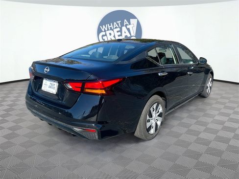 Used 2025 Nissan Altima 2.5 S image 3