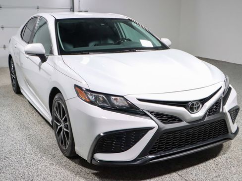 Used 2023 Toyota Camry SE image 5