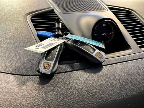 Certified 2023 Porsche Cayenne Coupe AWD/4WD image 21