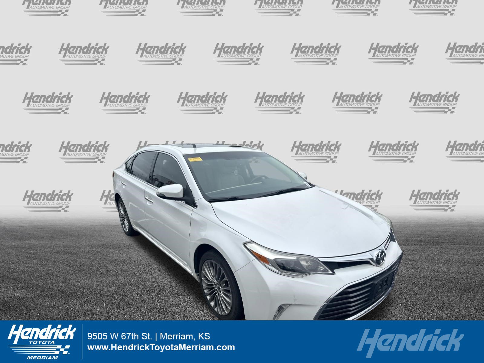 Used 2016 Toyota Avalon Limited FWD image 1