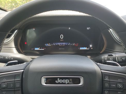 Used 2024 Jeep Grand Cherokee Altitude RWD image 26